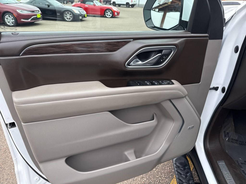 Used 2021 White Chevrolet Z71 image 27