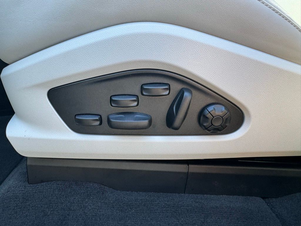 2024 Porsche Macan T 17