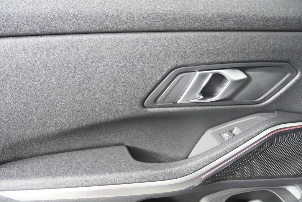 Thumbnail: 2026 BMW 3 Series - 13