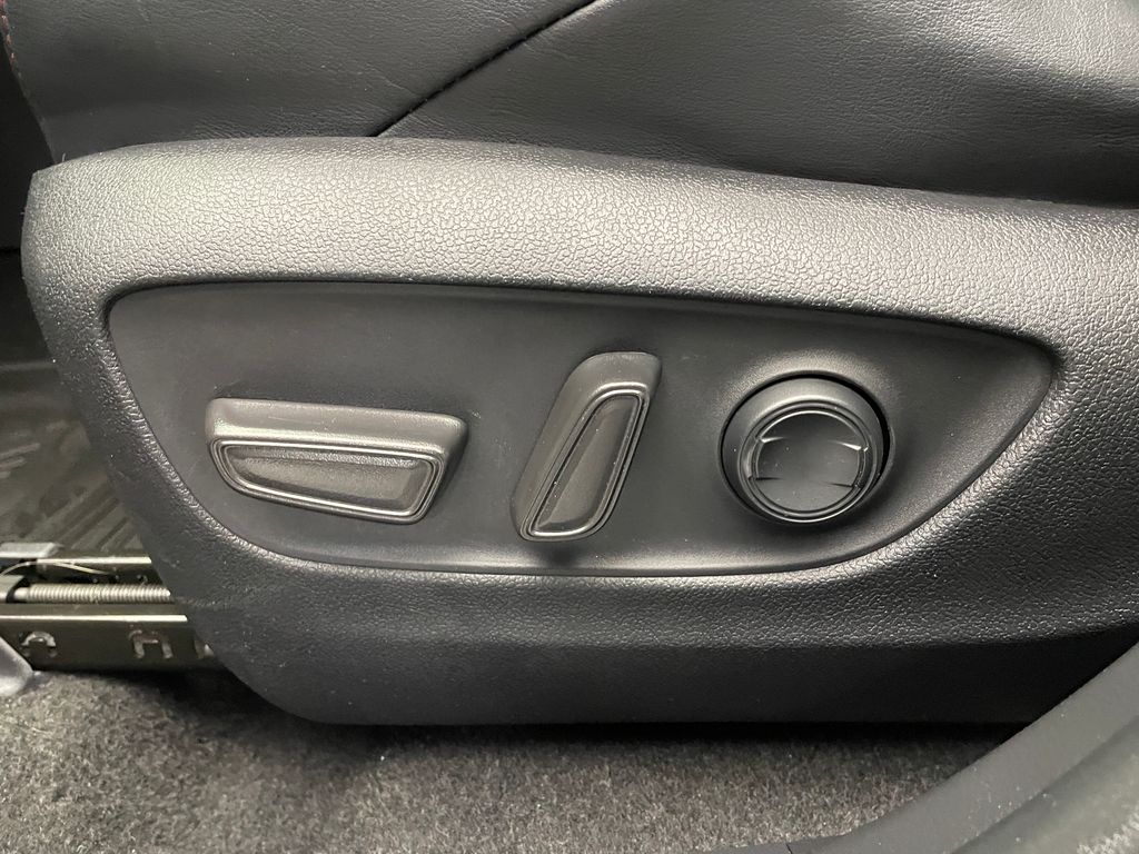 Thumbnail: 2020 Toyota RAV4 - 14