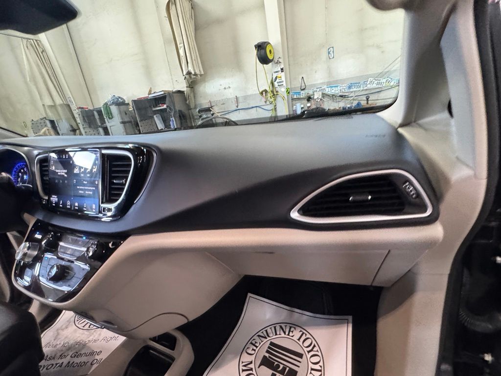 Used 2023 Chrysler Pacifica Van