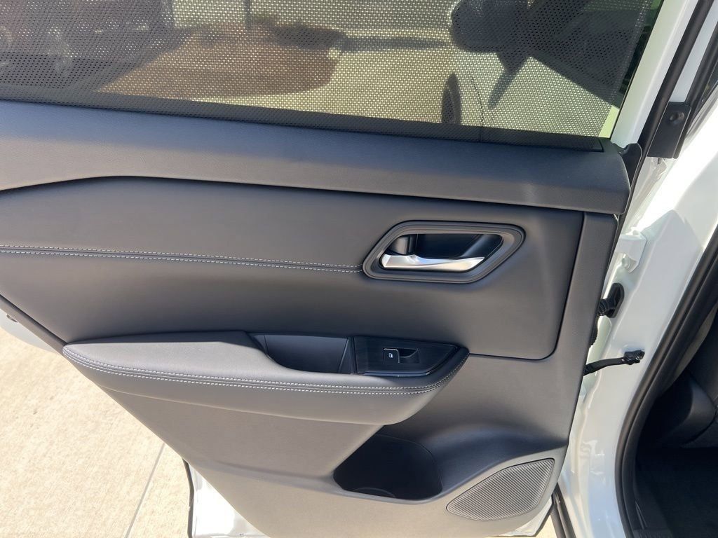 2025 Everest White Pearl Nissan Rogue SL FWD SUV