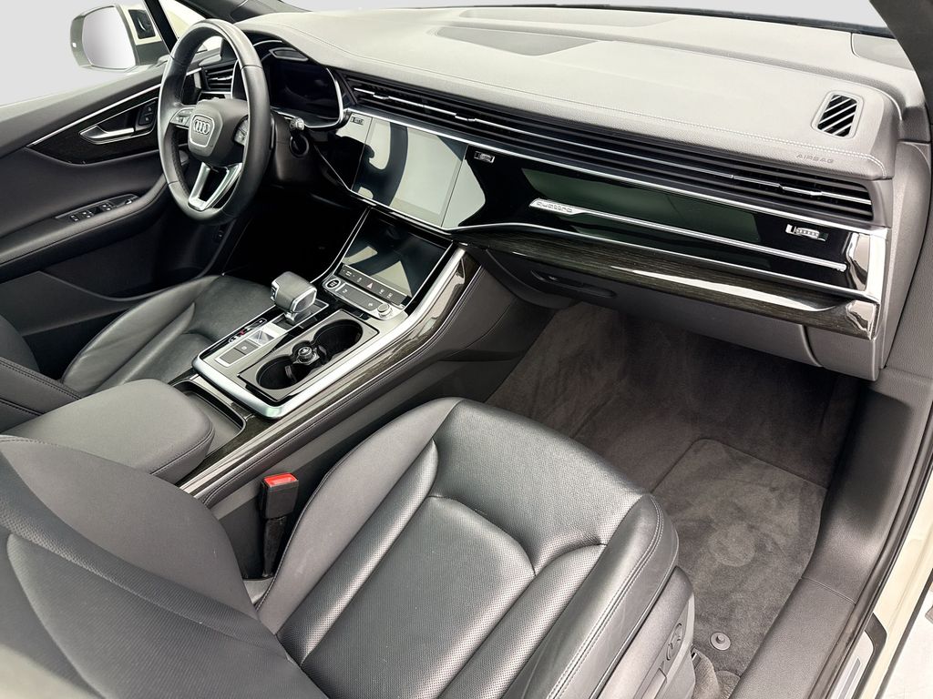 Thumbnail: 2023 Audi Q7 - 16