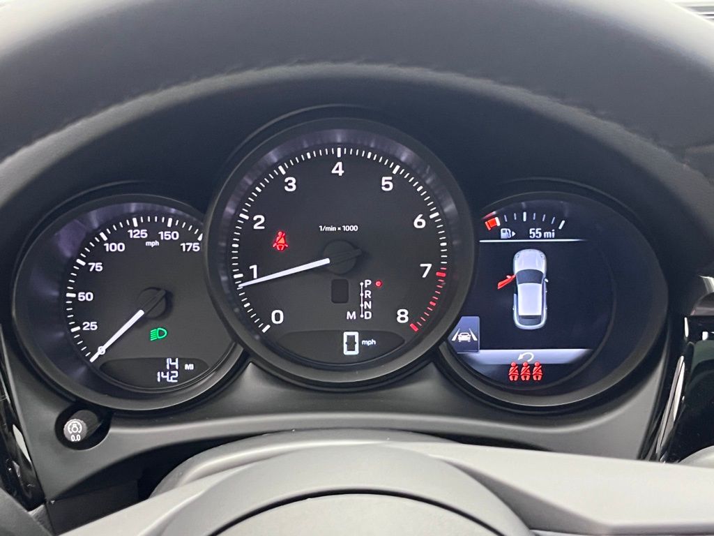 2025 Porsche Macan  11