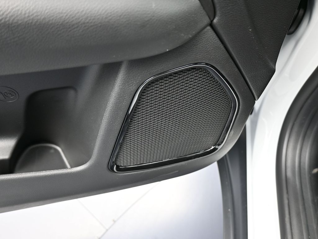 New 2026 bright white clearcoat Jeep Latitude image 14