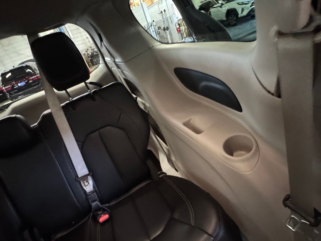 Used 2023 Chrysler Pacifica Van