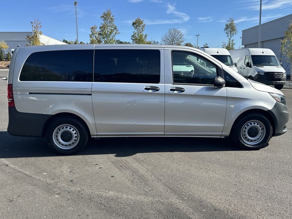 2022 Mercedes-Benz Metris Passenger 9