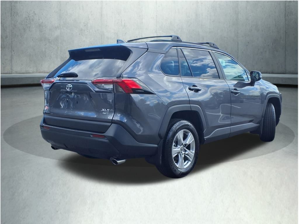 2022 Toyota RAV4 XLE photo 3