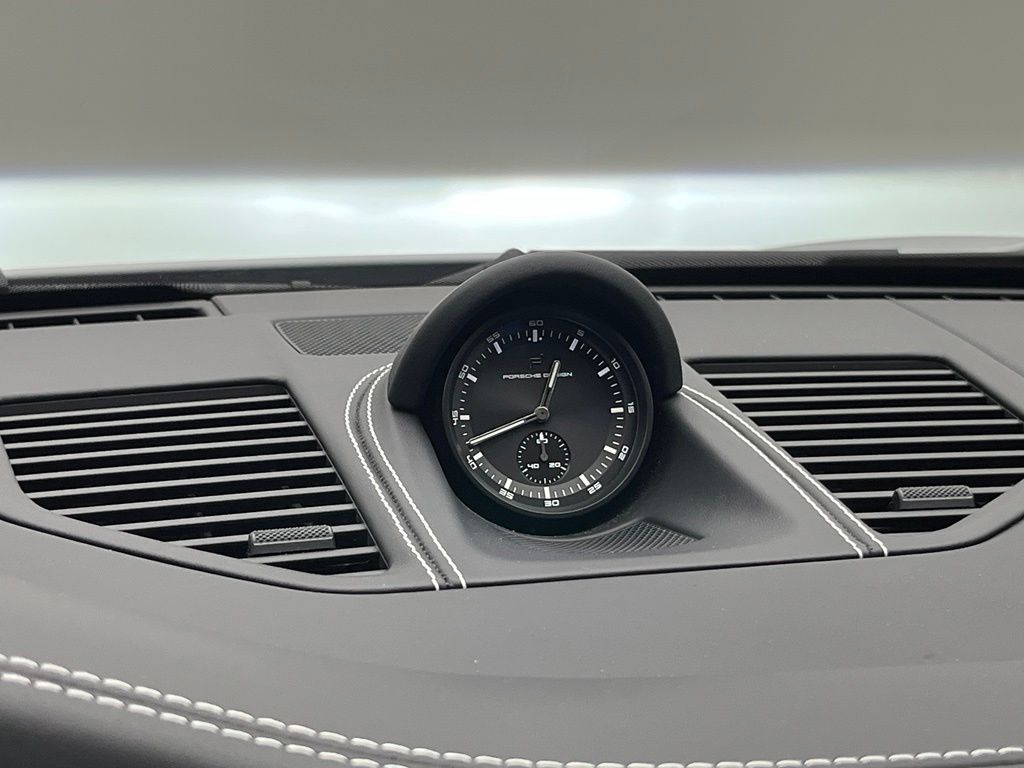 Thumbnail: 2025 Porsche 911 - 27