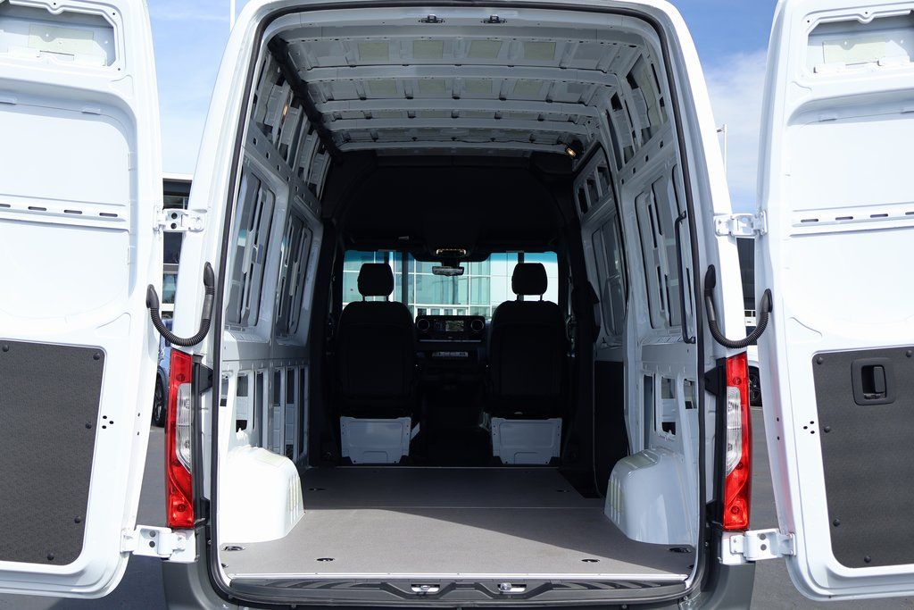 Thumbnail: 2025 Mercedes-Benz Sprinter - 8