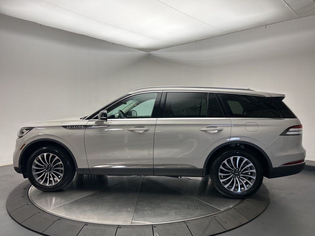 Thumbnail: 2022 Lincoln Aviator - 2