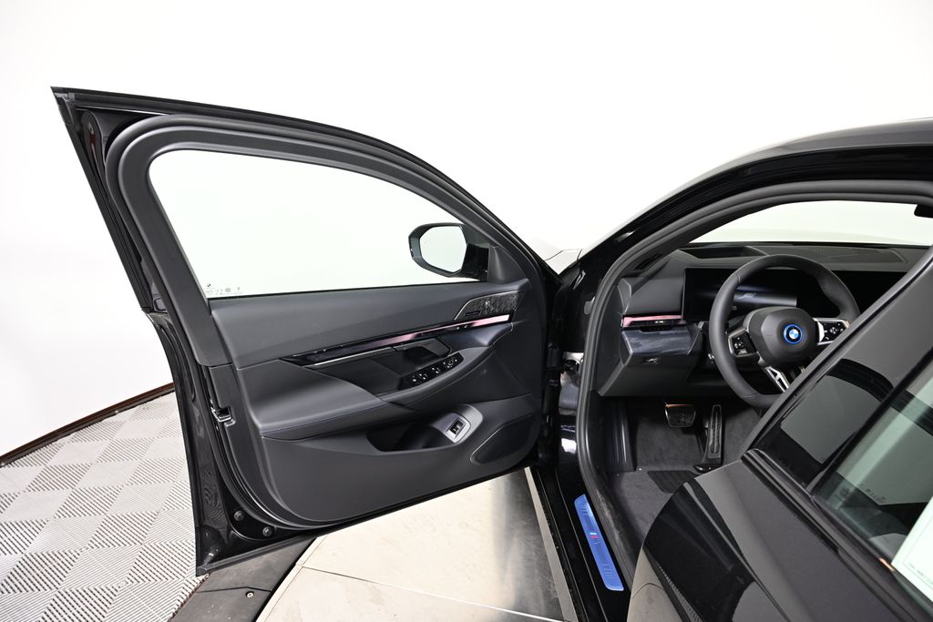 Thumbnail: 2027 BMW i5 - 21