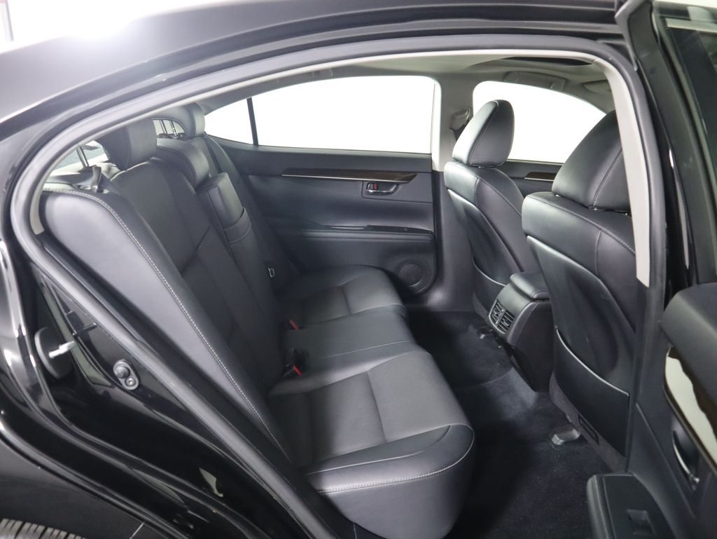 Thumbnail: 2015 Lexus ES - 23