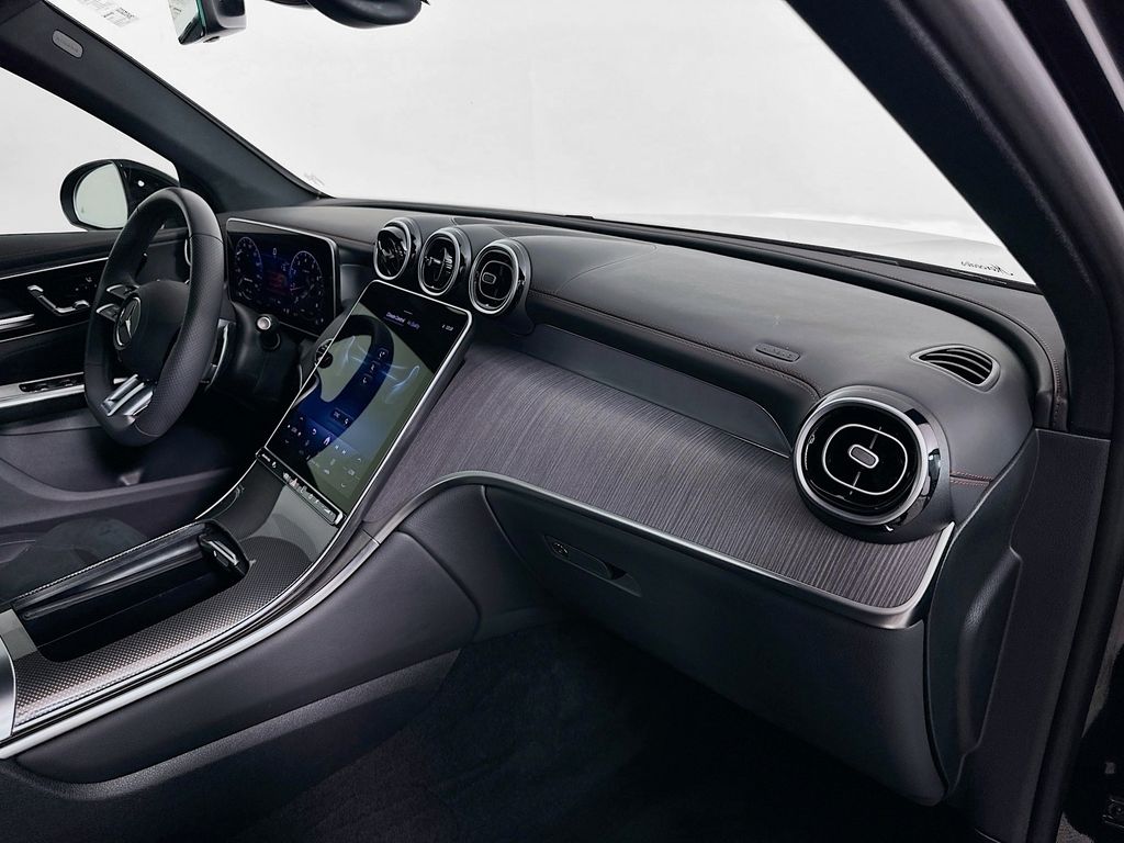 Thumbnail: 2025 Mercedes-Benz GLC - 28