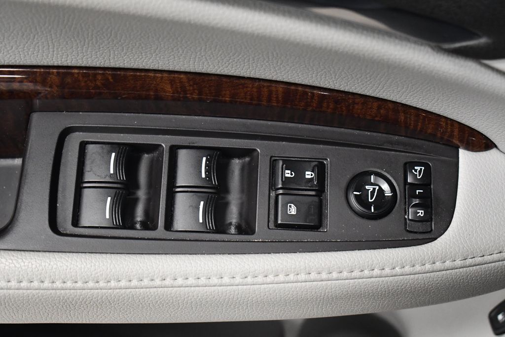 Thumbnail: 2017 Acura MDX - 17