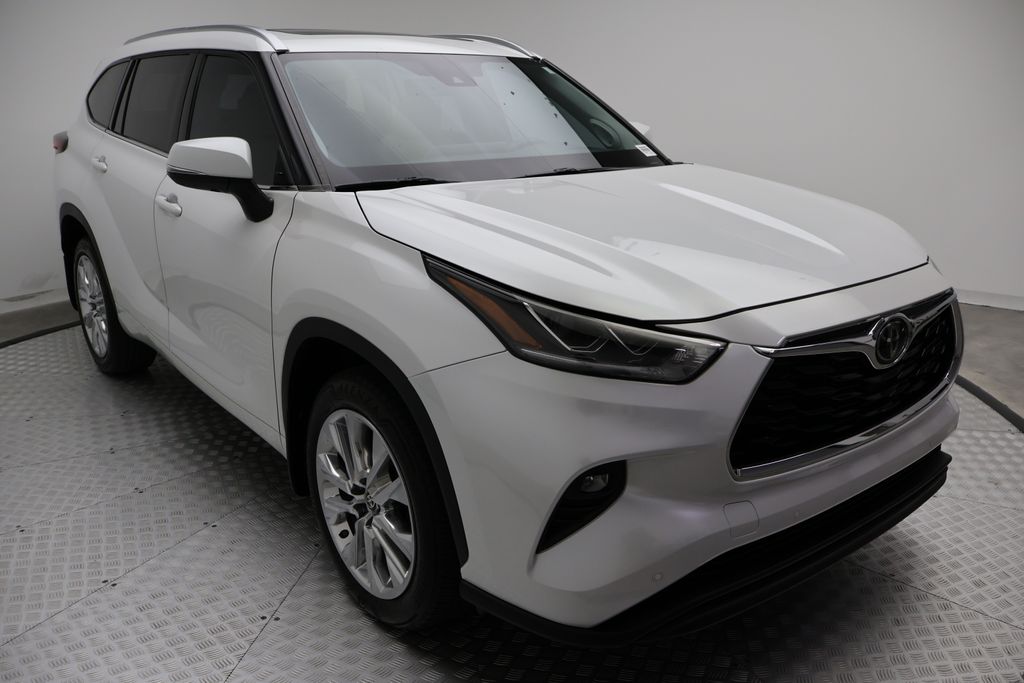 Thumbnail: 2024 Toyota Highlander - 6
