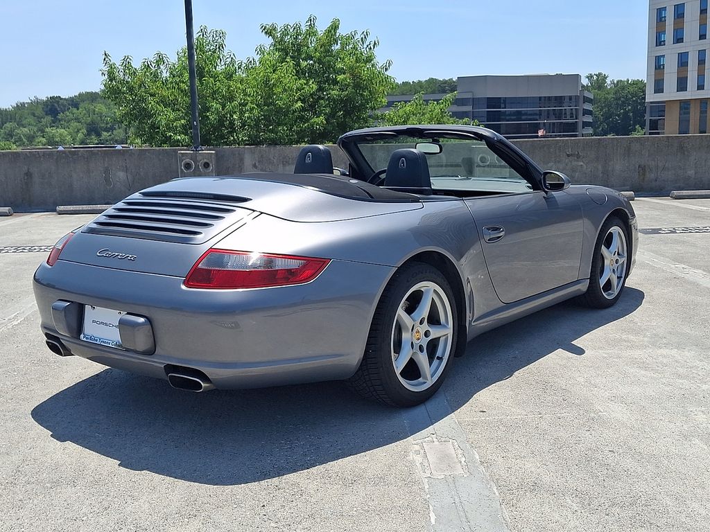Thumbnail: 2005 Porsche 911 - 8