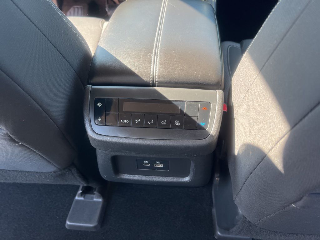 2022 Nissan Pathfinder SV photo