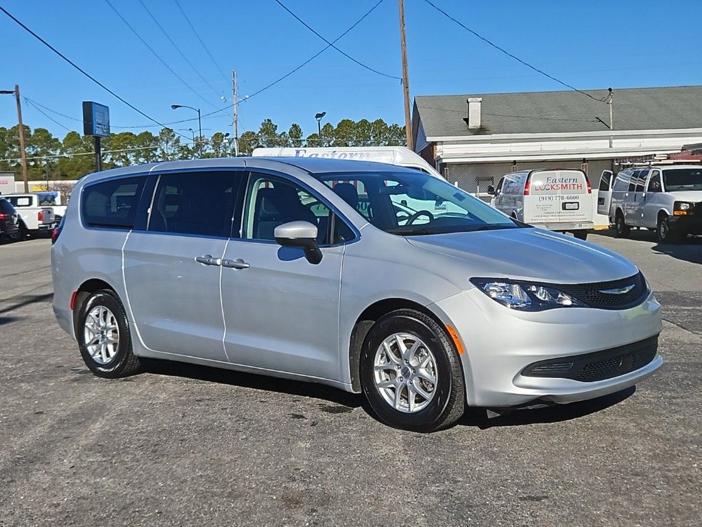 2022 Chrysler Voyager LX 