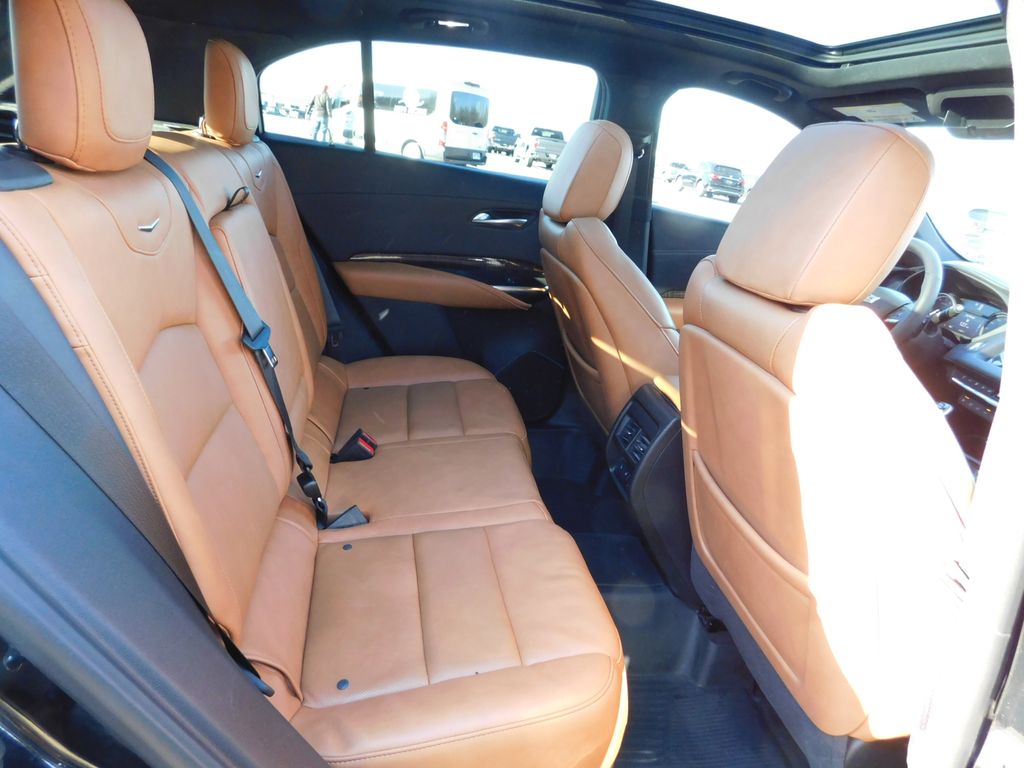 Thumbnail: 2022 Cadillac XT4 - 5