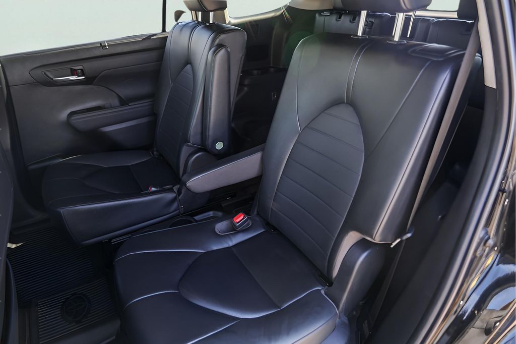 Used Car 2023 Toyota Highlander  Xle For Sale Under $35,000 In Austin, Texas