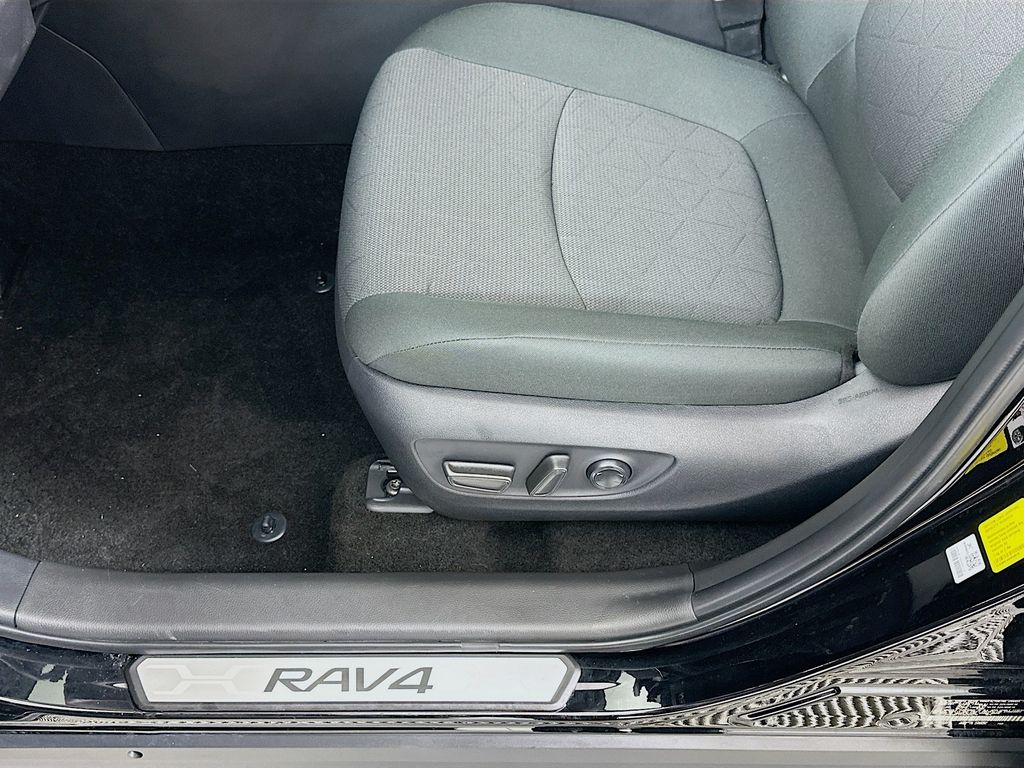 Thumbnail: 2025 Toyota RAV4 - 19