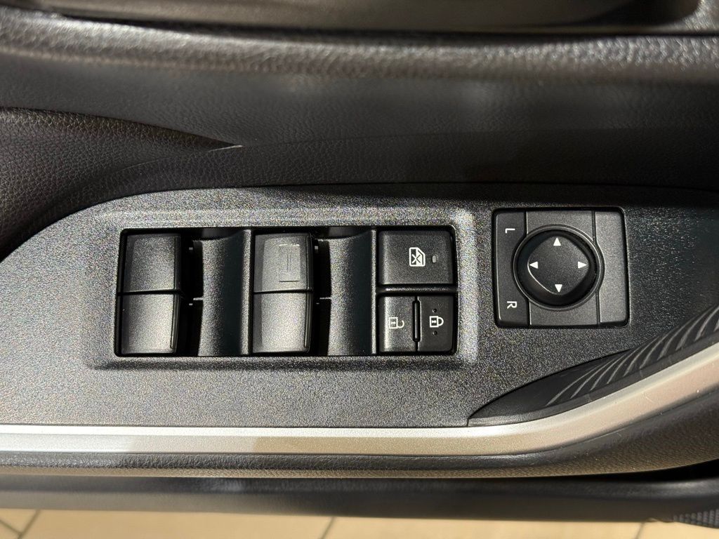 2019 Toyota RAV4 LE 16