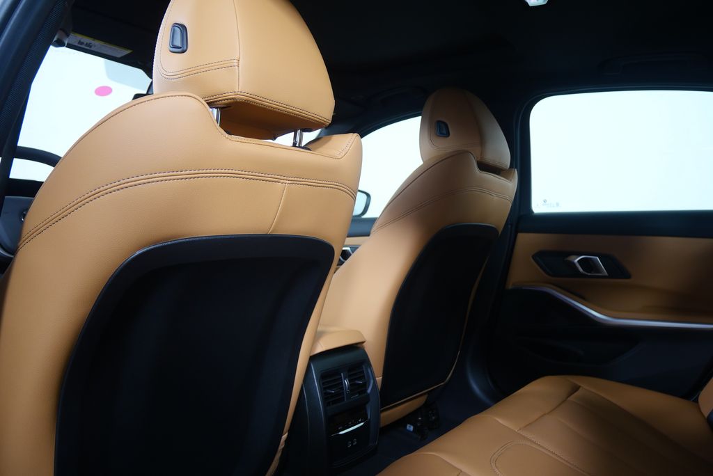 Thumbnail: 2026 BMW 3 Series - 16