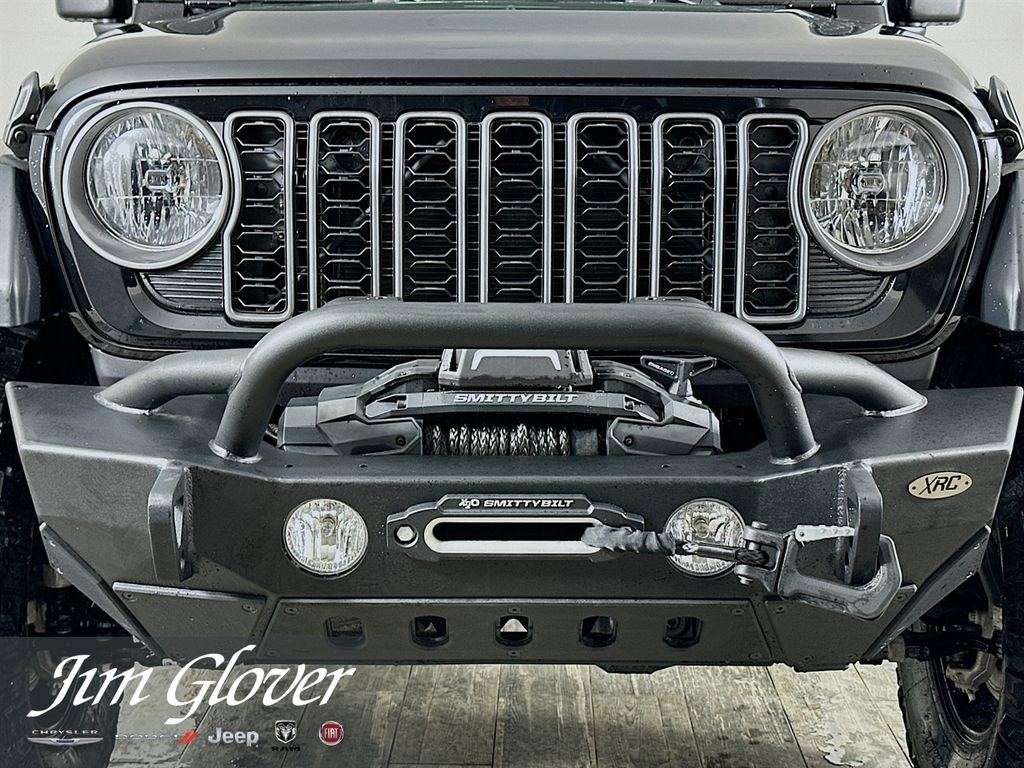 View vehicle photo 6