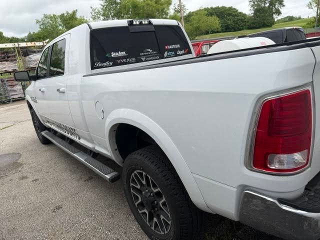 Used 2018 RAM Ram 2500 Pickup Laramie with VIN 3C6UR5NL2JG327589 for sale in Kansas City