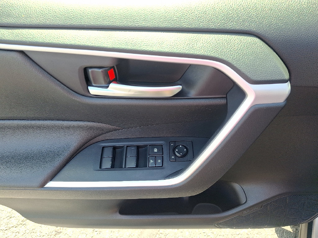 Thumbnail: 2021 Toyota RAV4 - 13