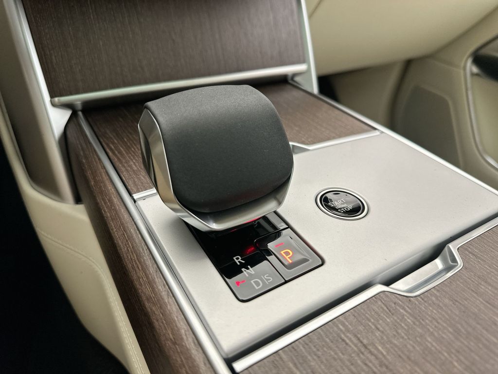 Thumbnail: 2025 Land Rover Range Rover - 11