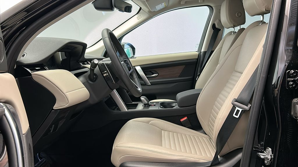 2024 Land Rover Discovery Sport S 12