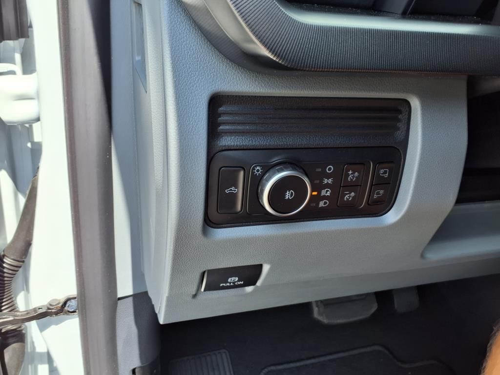 New 2025 White Ford XLT image 18