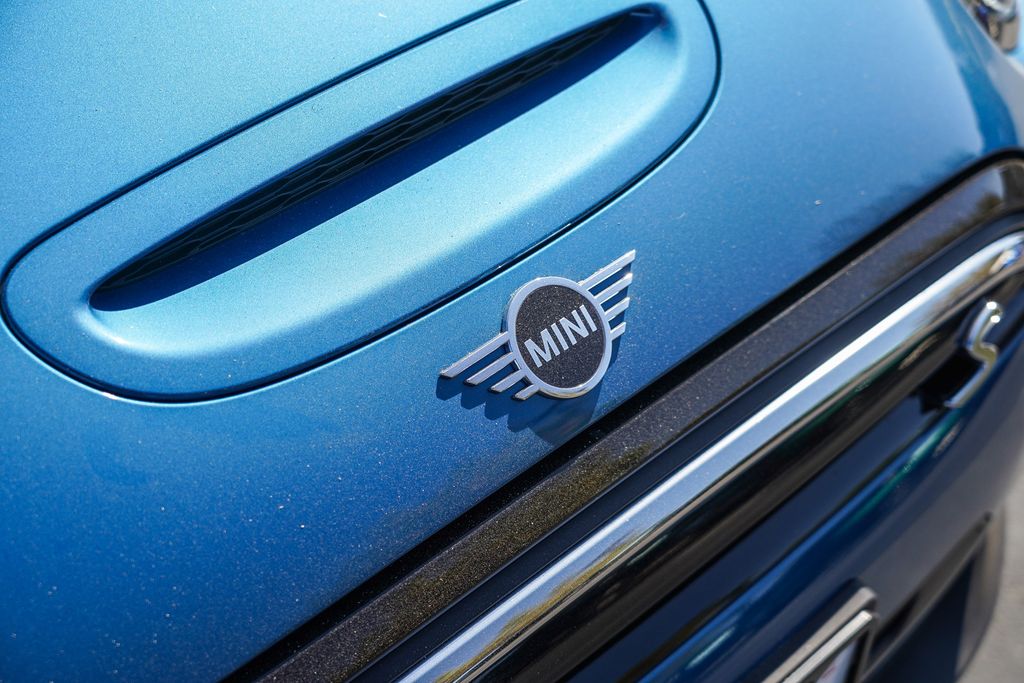 2024 MINI Cooper SE Electric Signature 3