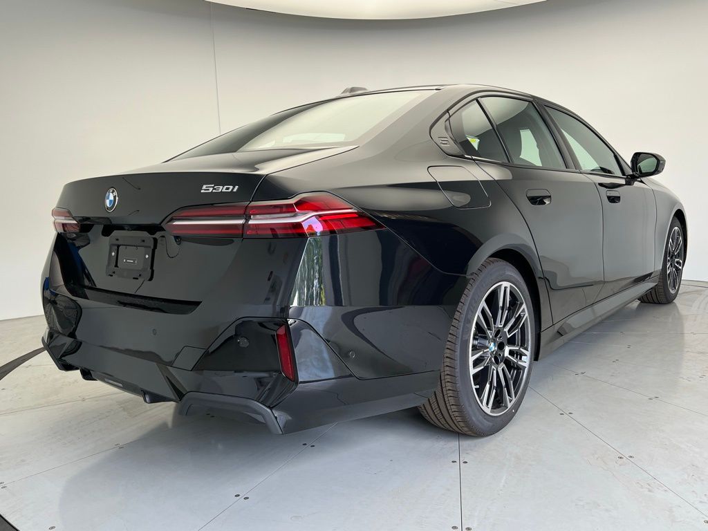 Thumbnail: 2026 BMW 5 Series - 3