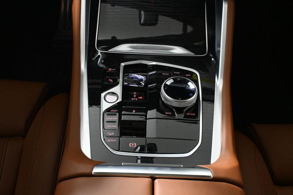 Thumbnail: 2027 BMW X6 - 22