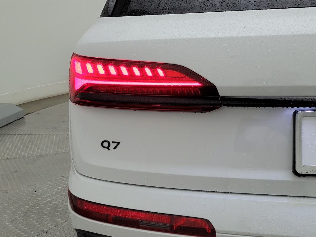 Thumbnail: 2026 Audi Q7 - 11