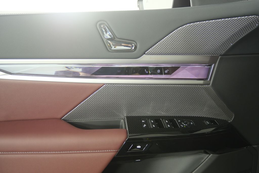 Thumbnail: 2026 BMW i7 - 8