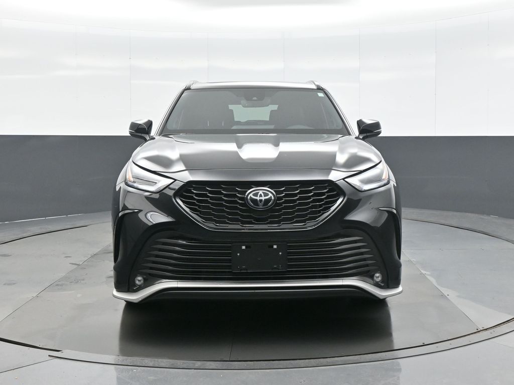 Certified 2025 Toyota Highlander XSE with VIN 5TDKDRBH8SS589822 for sale in Kansas City