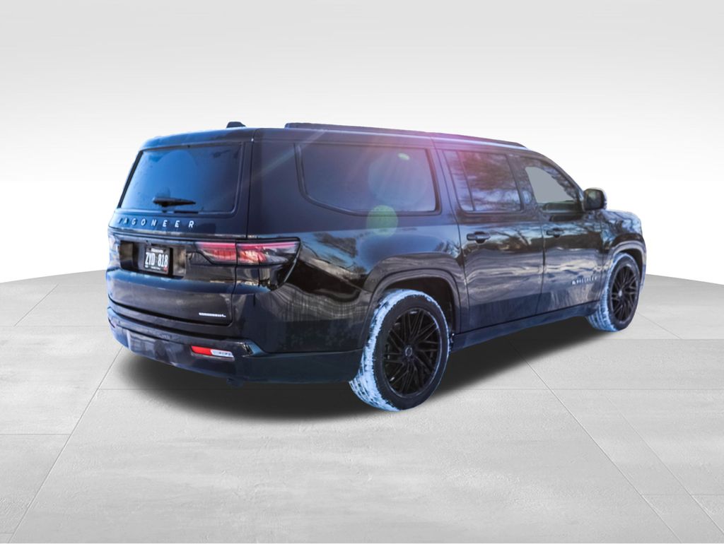 Thumbnail: 2023 Jeep Wagoneer - 5