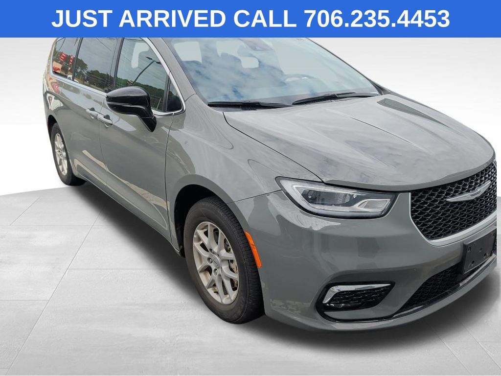 2025 Chrysler Pacifica Select FWD