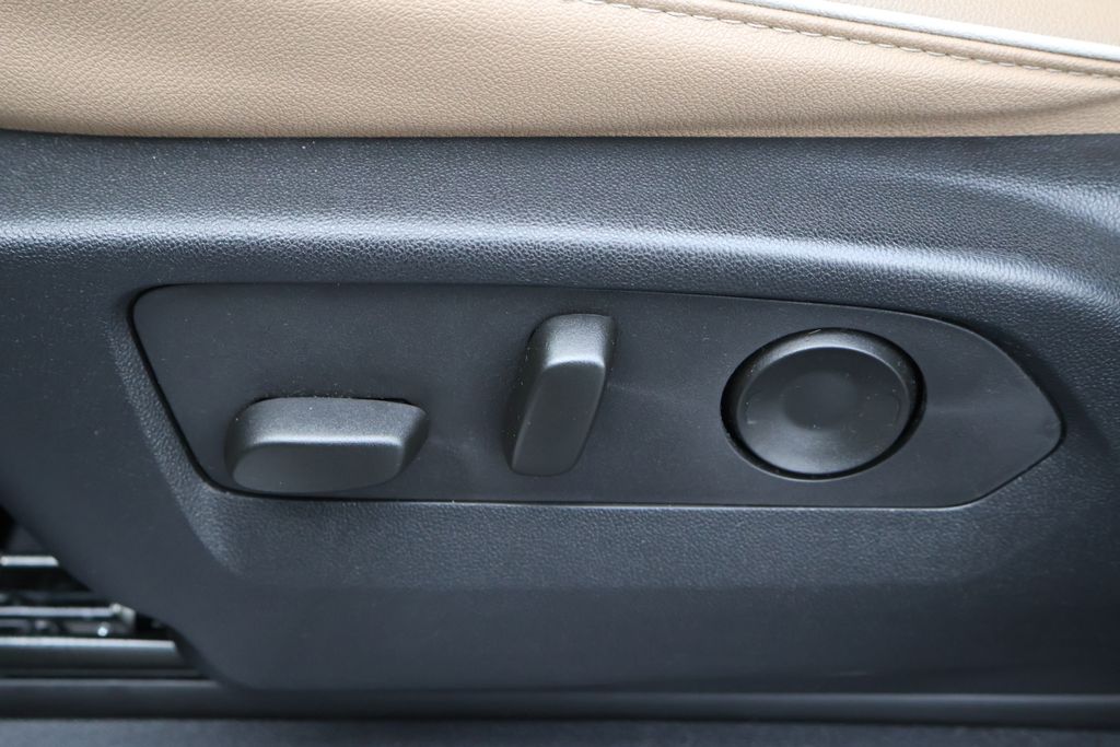 Thumbnail: 2023 Chevrolet Suburban - 16