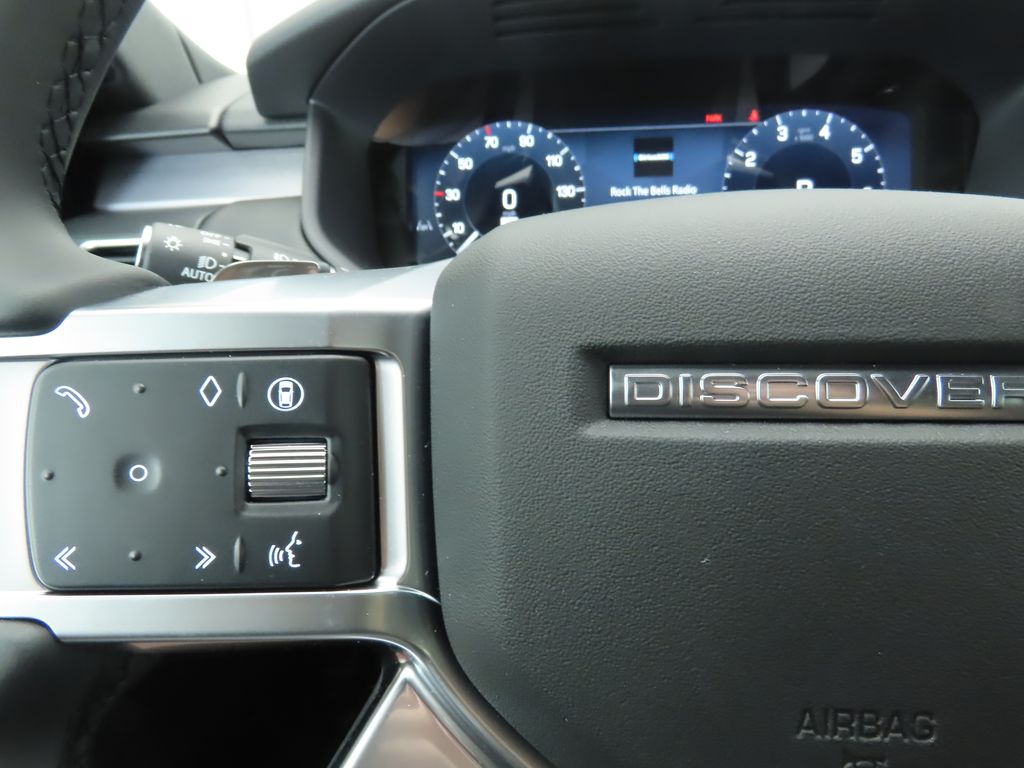 Thumbnail: 2026 Land Rover Discovery - 11