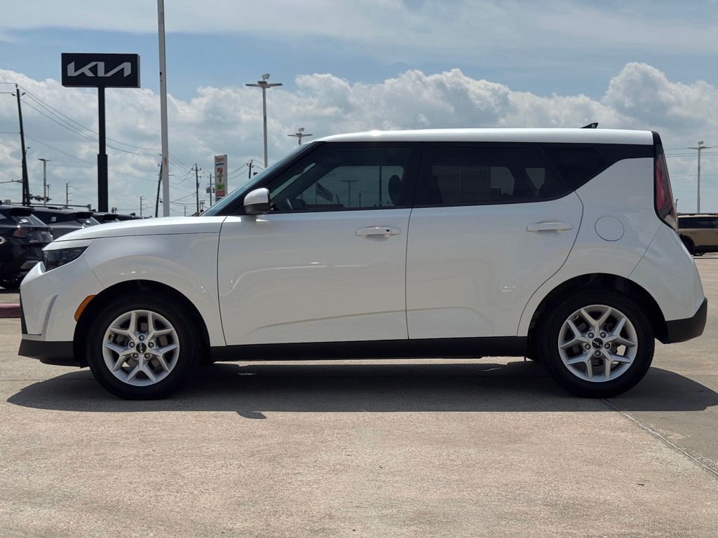 2023 Kia Soul S White at Community Kia