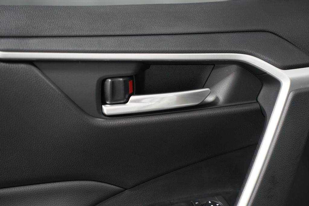 Thumbnail: 2025 Toyota RAV4 - 32