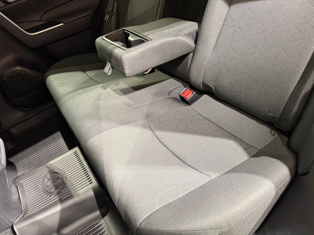 2024 Toyota RAV4 XLE 19