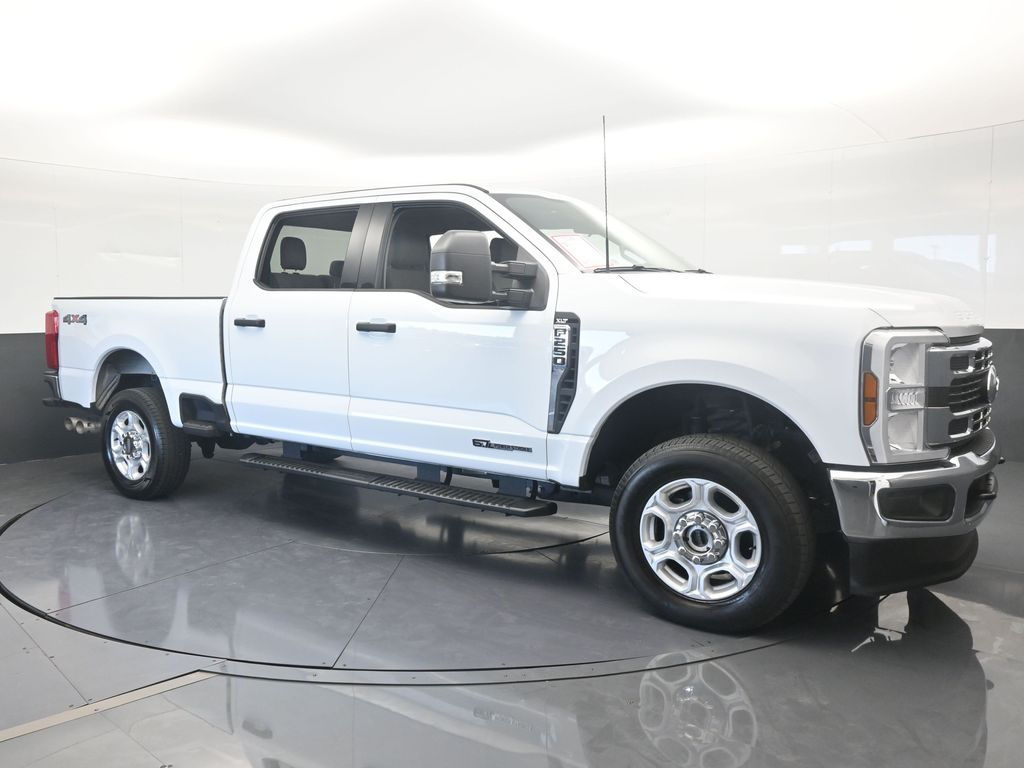 Used 2025 Oxford White Ford XLT image 8