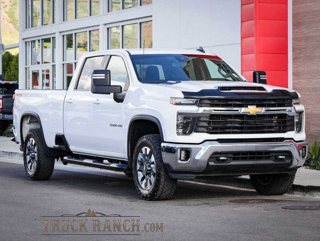 Summit White 2025 Chevrolet Silverado 3500HD Pickup Truck Four-Wheel Drive Automatic