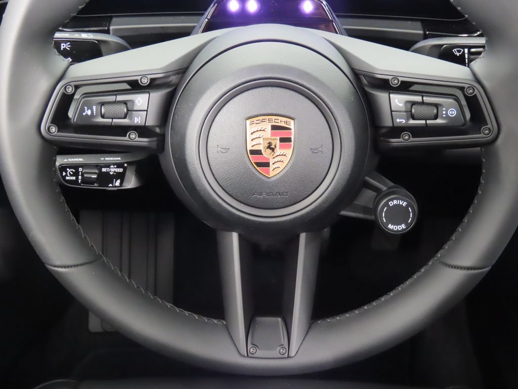 Thumbnail: 2026 Porsche Macan - 20